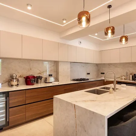 Villa Luxueuse With Pool 7bd 14p - *
