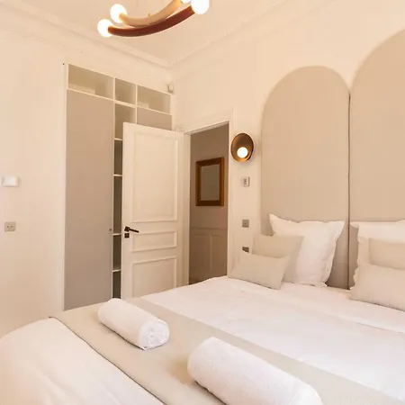 Luxueuse With Pool 7bd 14p -