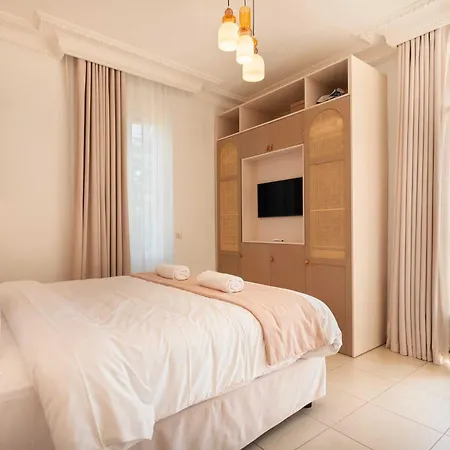 Villa Luxueuse With Pool 7bd 14p - *